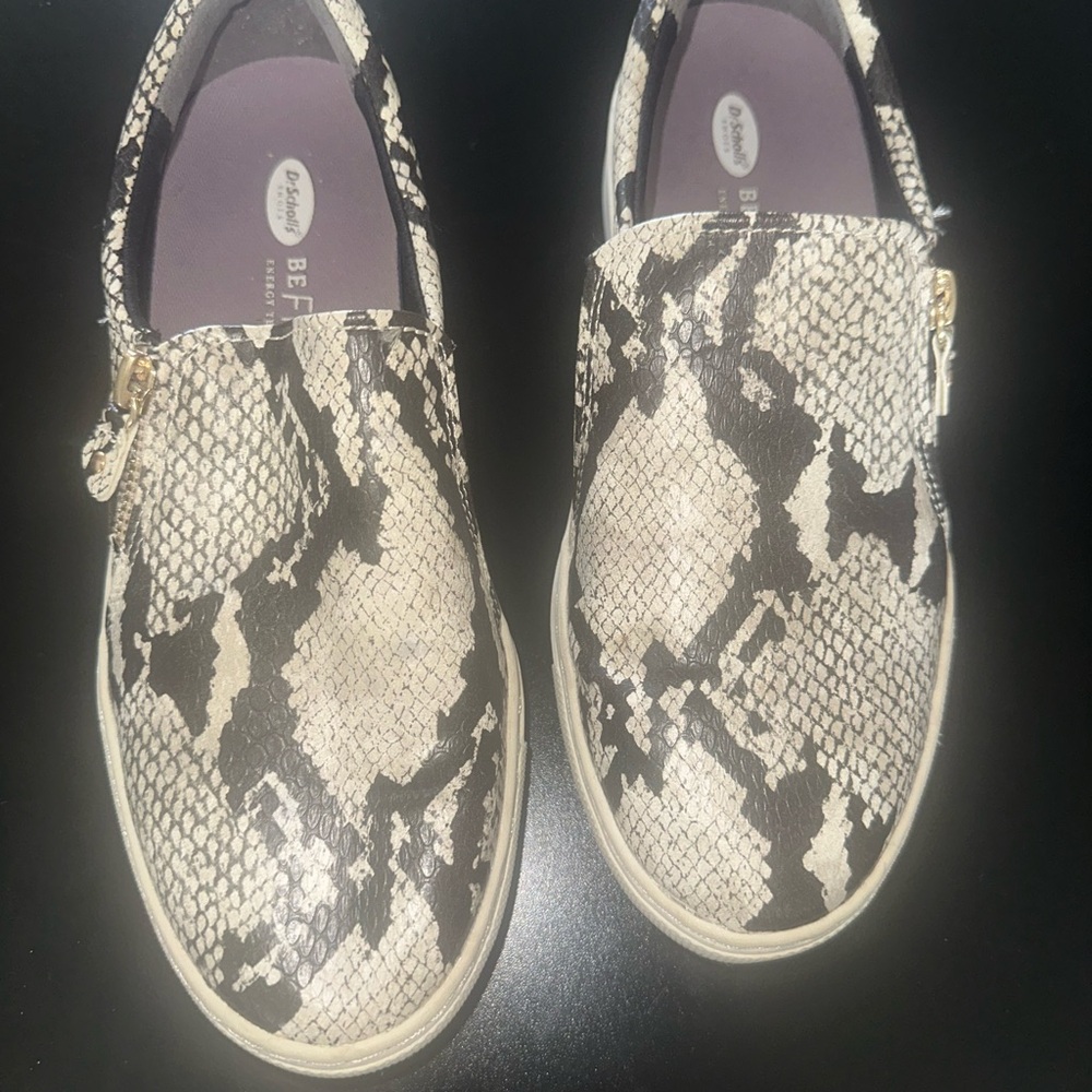 Chic Black and Cream Snakeskin Flats